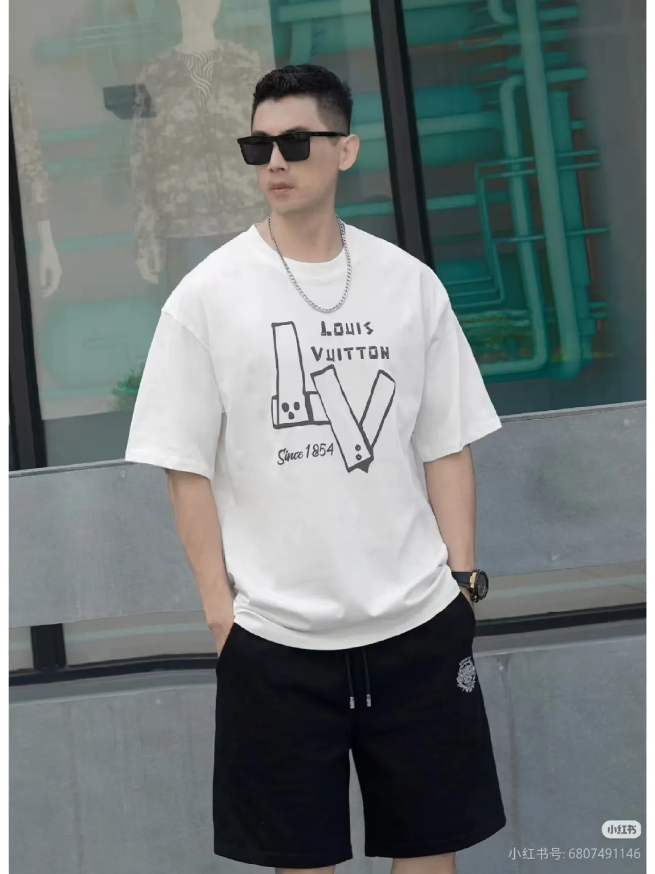 Louis Vuitton/ logo